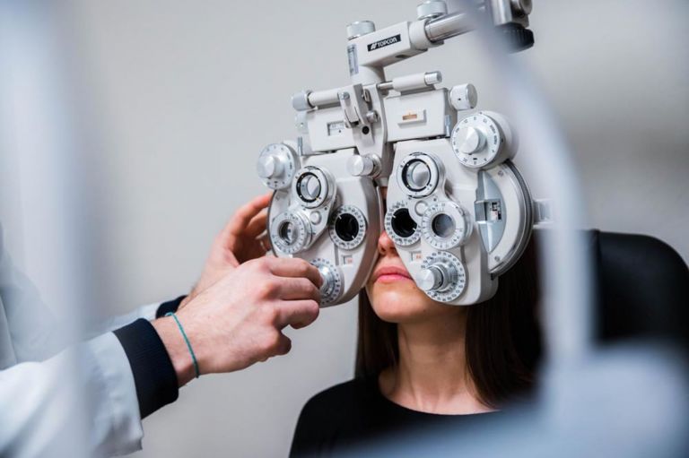 OPTOMETRIA Optometria è un settore delle scienze della salute. Gli operatori sono esperti della visione e delle "disfunzioni della funzione visiva, come miopia, presbiopia, astigmatismo, ipermetropia